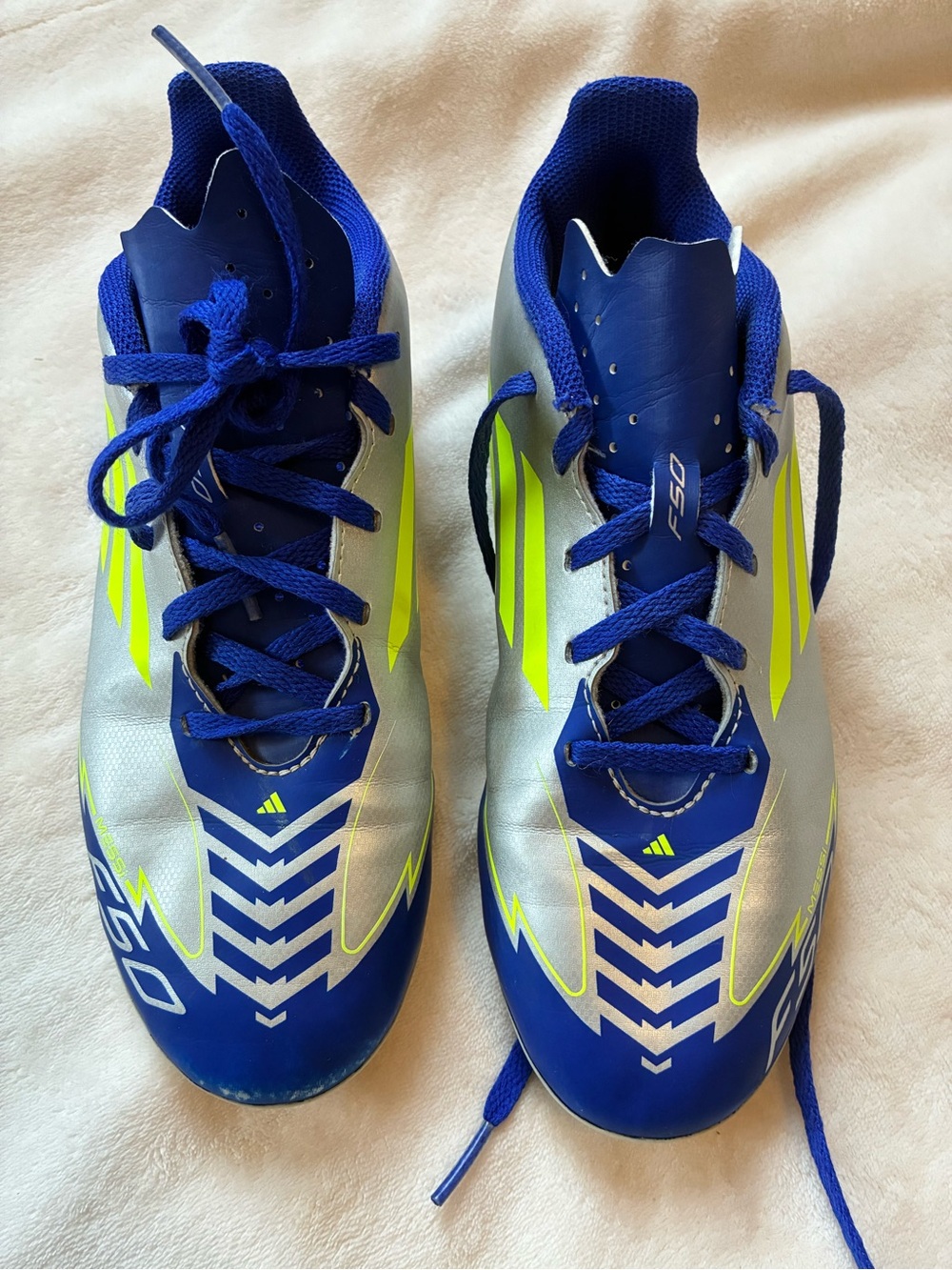 Adidas Messi Cleats F50 silver metallic size 5